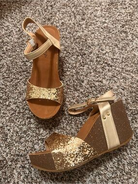 Refresh Gold Glitter Ankle-Strap Sandals